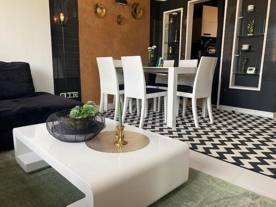 Lovely 1-Bedroom Apartament With Free Parking Sofia Eksteriør bilde